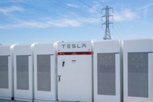 Tesla, Mira Loma, stoccaggio, batterie, litio, ioni, energia, rinnovabile, sostenibile, 94 giorni, tecnologia, innovazione, sviluppo, LA, california, USA, impianto, powerpack, powerwall