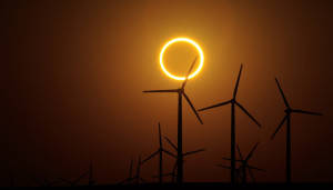 Solar eclipse, Centrale eolica, Close-Up Engineering