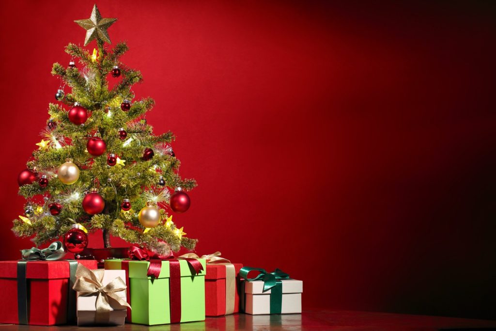 natale-feste-inquinamento-spreco-cibo-abete-albero-vero-finto-maglioni-plastica-inquinamento-CO2-CuE