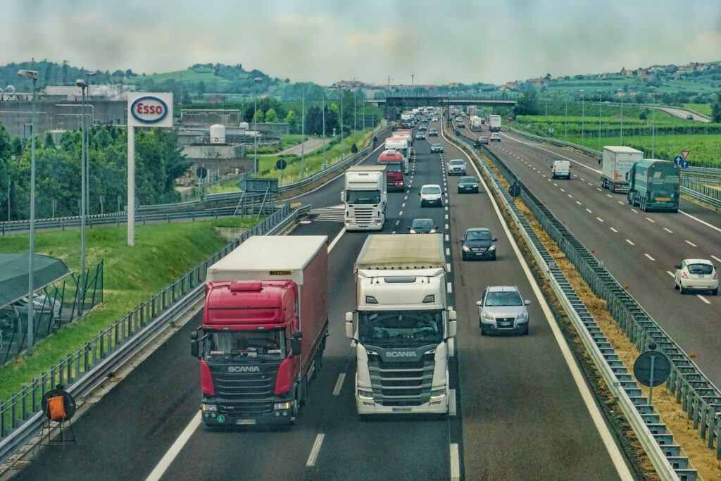 trasporto,camion,mezzi,pesanti,ricerca,poltecnico,bari,optitruck,progetto,europeo,piattaforma,cloud,computing,previsioni,percorso,green,emissioni,co2,EnergyCuE