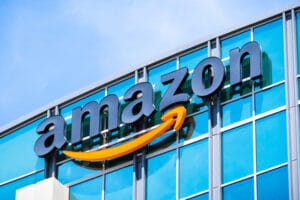 Amazon, leader, rinnovabili, investimenti, solare, eolico, emissioni, clima, obiettivi, energia, sostenibilità, esempio, aziende, impianti, Energy Close-up Engineering