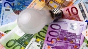 bolette,energia,rincaro,costi, soluzioni,risparmiare,fotovoltaico,isolamento, termico,coibentazione, abitazion, condomini,