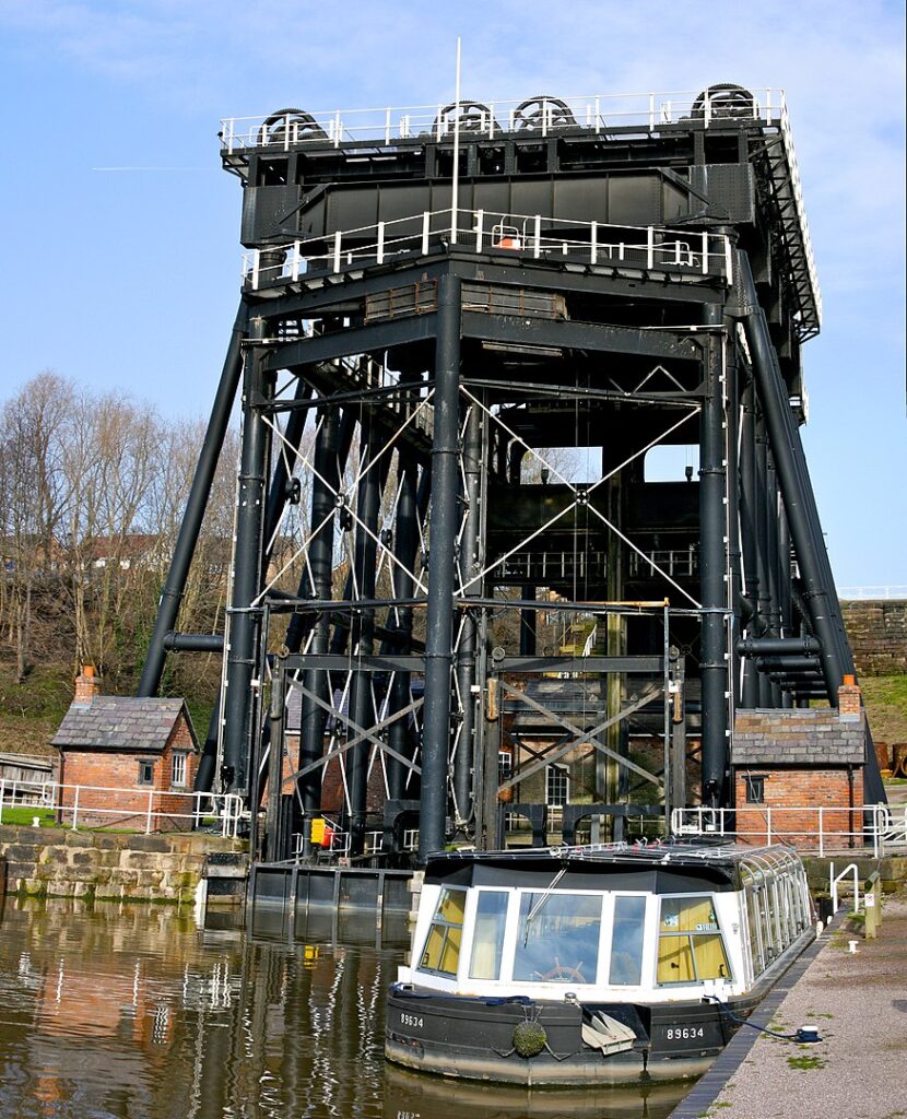 Anderton Boat Lift (1875), l'ascensore navale costruito da Clark