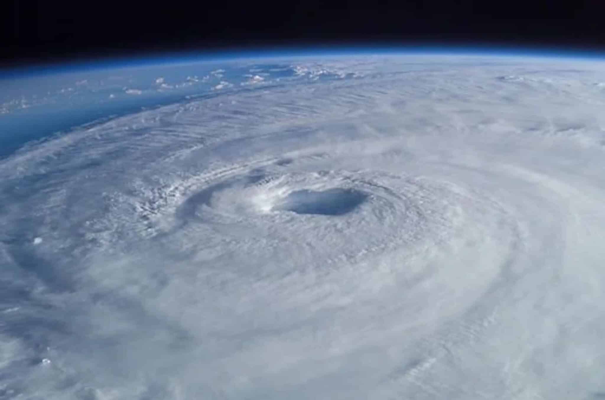 uragani, cicloni, tifoni, venti, Atlantico, riscaldamento globale, clima, temperatura, correlazione, fenomeno, cause, oceano, acqua, umidità, pressione, NOAA, GFDL, studi, precipitazioni, Energy Close-up Engineering