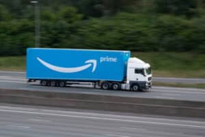 Amazon, camion, idrogeno, carburante, decarbonizzazione, sostenibilità, trasporti, emissioni, Infinium, Climate Pledge Fund, electrofuel, consegna, transizione enegetica, neutralità carbonica, green, rinnovabili, diesel, anidride carbonica, Energy Close-up Enginnering