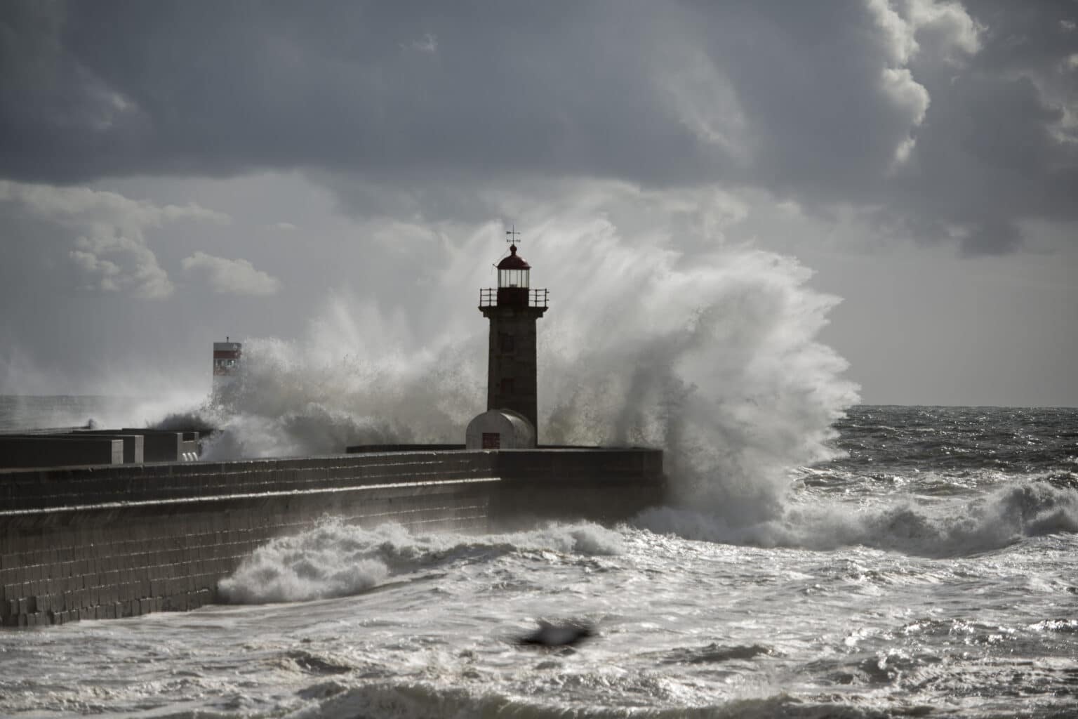 Tempesta Ciaran Colpisce L'Europa: Allerte Meteo Anche In Italia