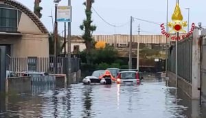 Alluvione Catania intervento dei vigili del fuoco