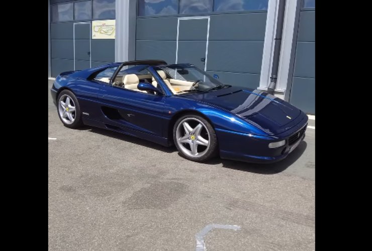 La Ferrari F355 GTS di Michael Schumacher (cornice del profilo Facebook di Sport Auto)