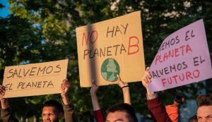 Manifestazione contro il cambiamento climatico (Freepik)