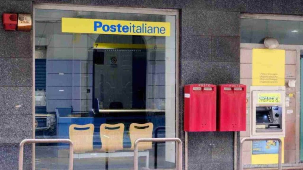 Un ufficio di Poste Italiane (Depositphotos)