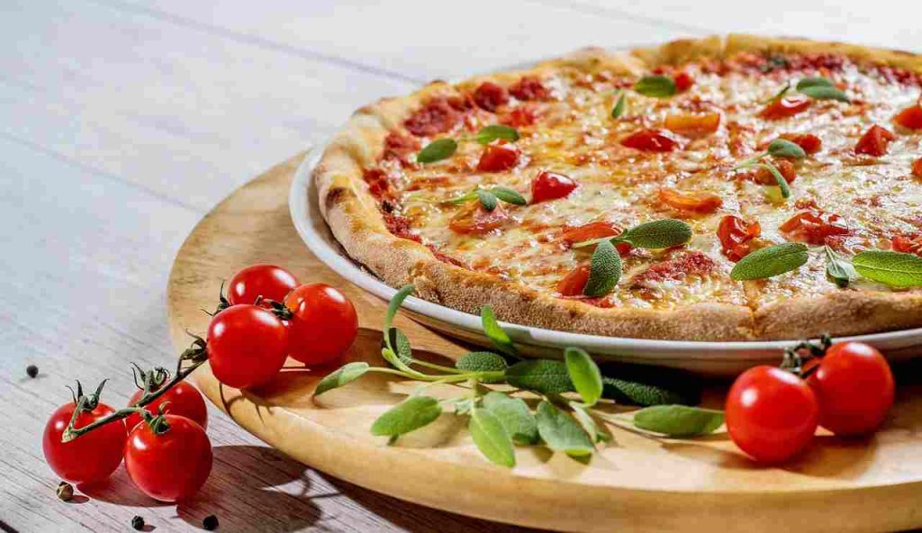 Illustrazione di una pizza surgelata (Pixabay FOTO) - www.energycue.it